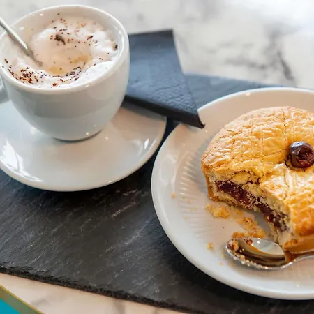 Plaza - Handwritten Collection מלון