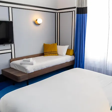 Hotel Plaza - Handwritten Collection 4*