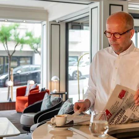 Plaza - Handwritten Collection