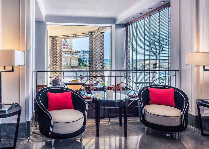 Plaza - Handwritten Collection