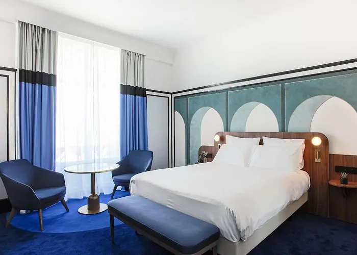 Hotel Plaza - Handwritten Collection