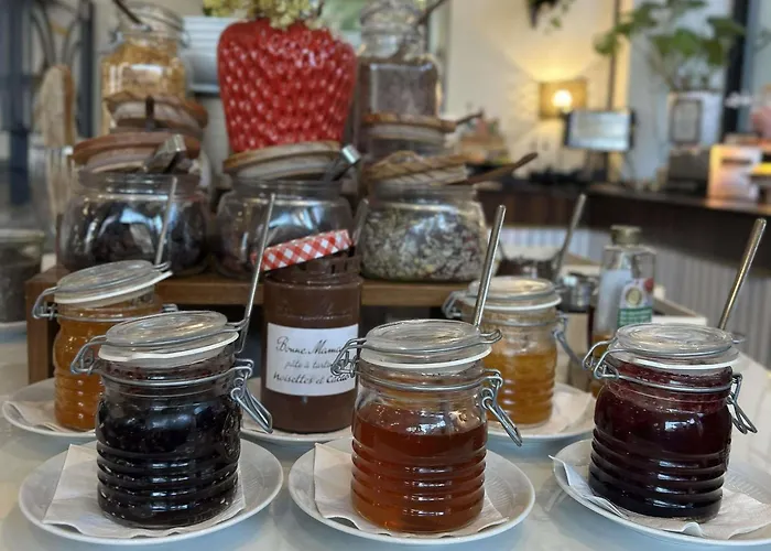 Hotel Plaza - Handwritten Collection 4*