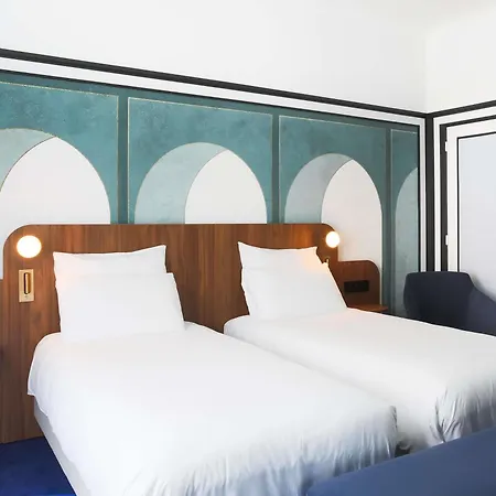 Plaza - Handwritten Collection