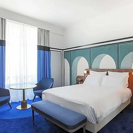 Hotel Plaza - Handwritten Collection