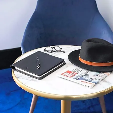 Plaza - Handwritten Collection 4*